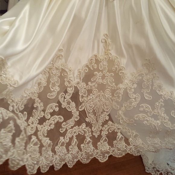 Cream beaded wedding dress - Picture 8 of 8